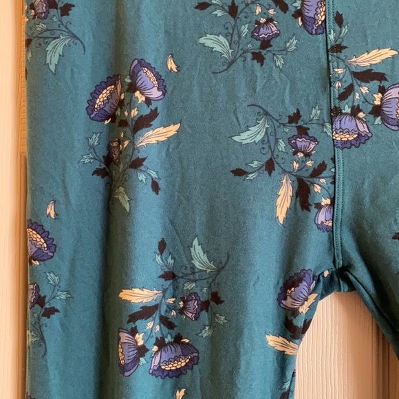 Lularoe tall and curvy leggings - Picture 2 of 3